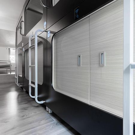 Mue Cubes - Capsule Hotel Bazel Buitenkant foto