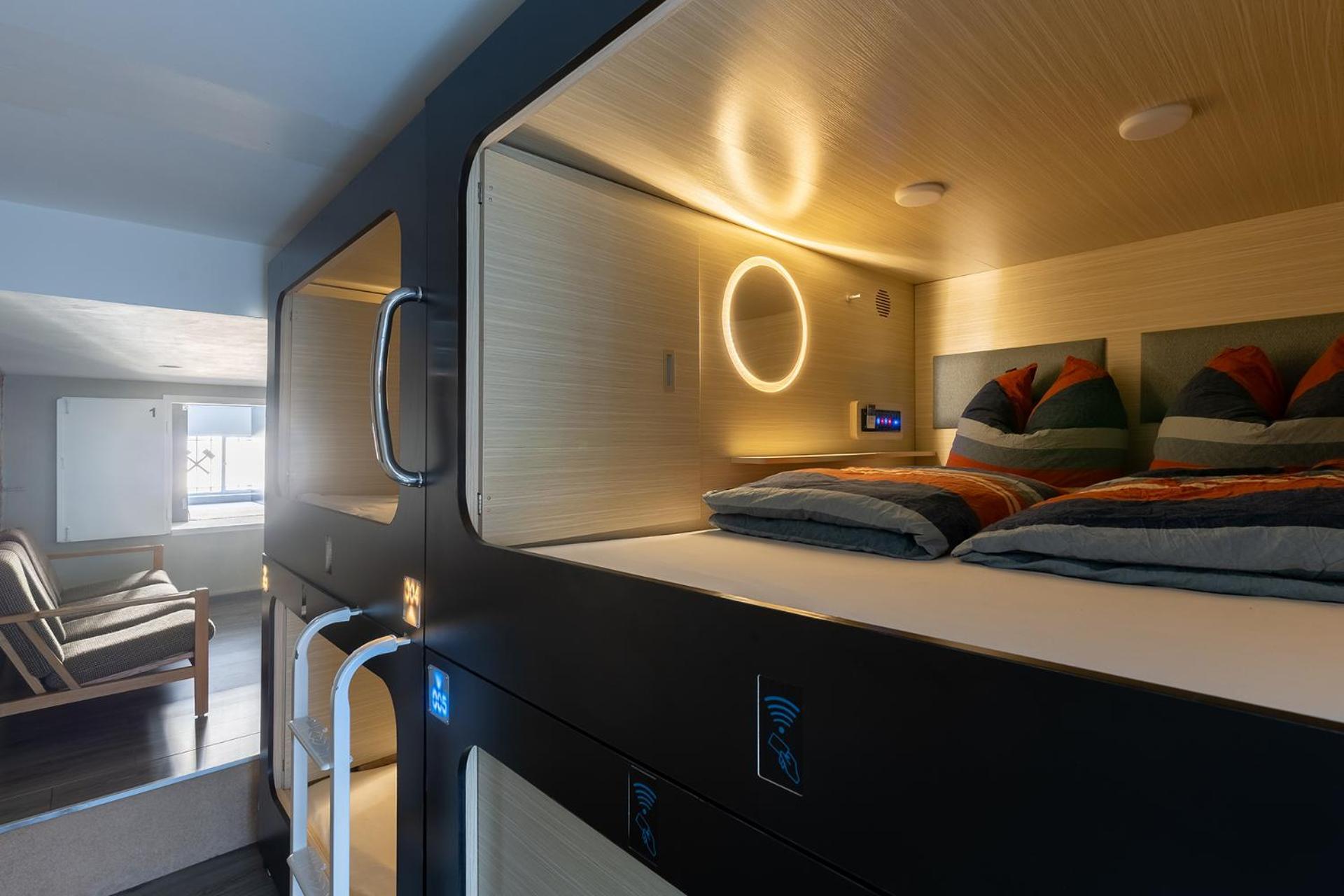 Mue Cubes - Capsule Hotel Bazel Buitenkant foto