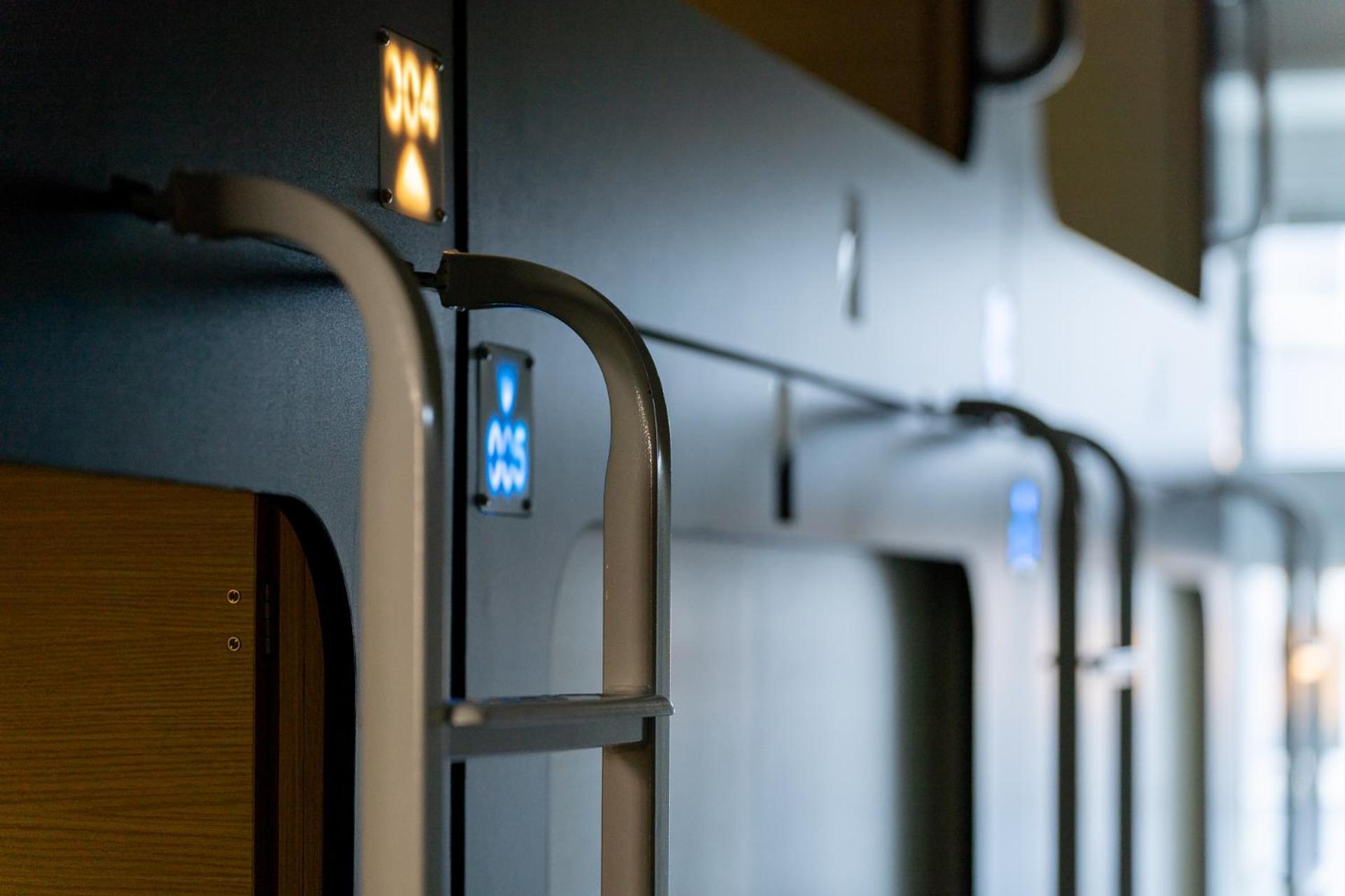Mue Cubes - Capsule Hotel Bazel Buitenkant foto