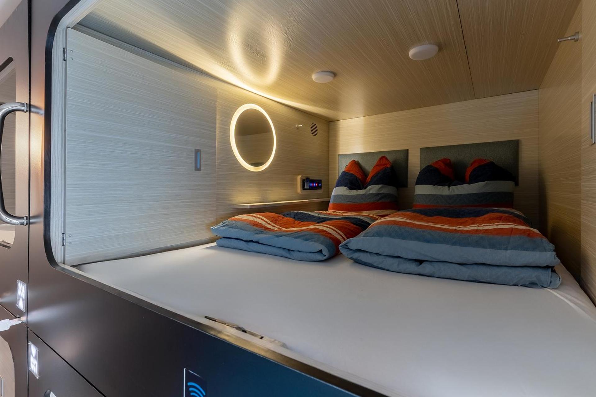 Mue Cubes - Capsule Hotel Bazel Buitenkant foto