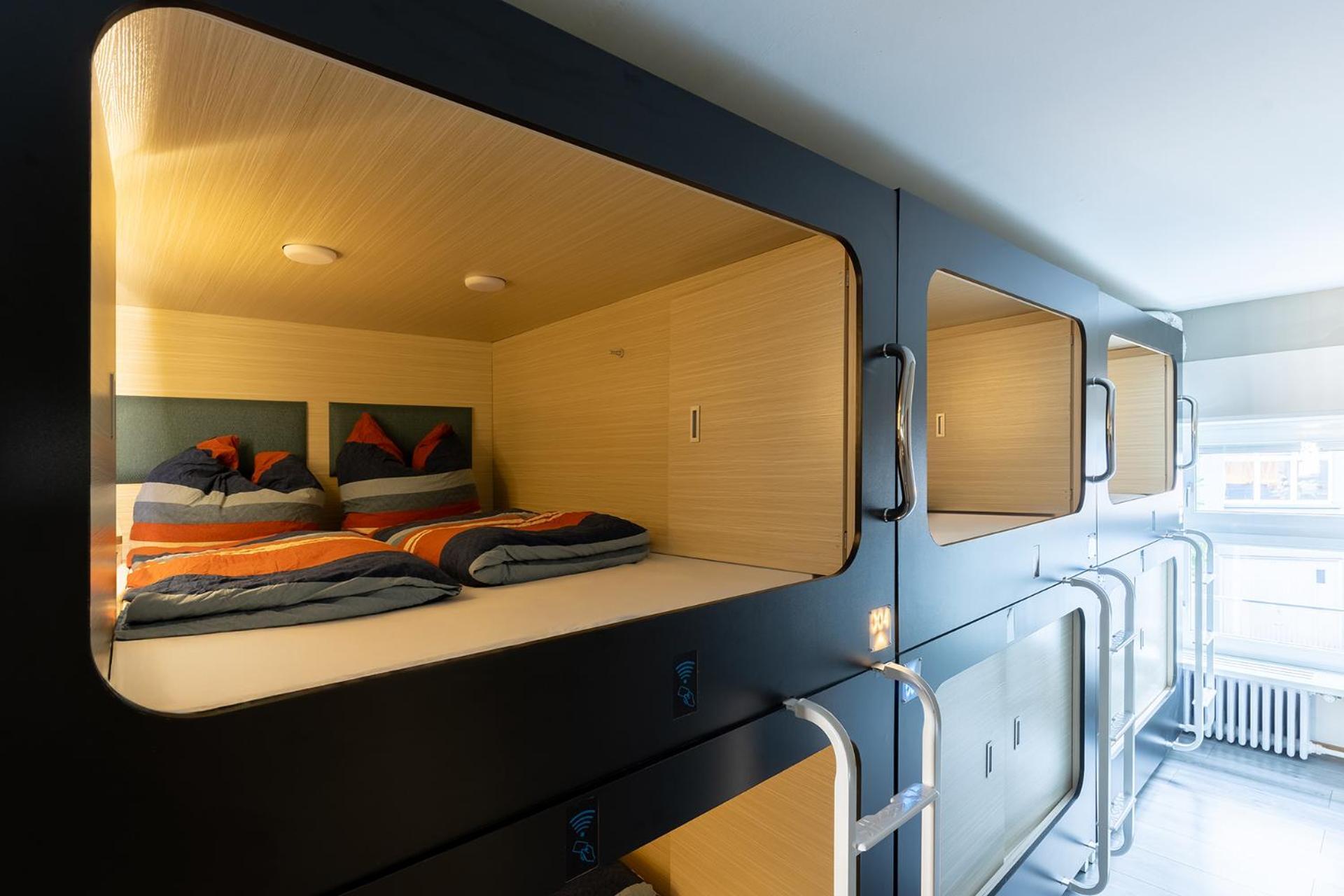 Mue Cubes - Capsule Hotel Bazel Buitenkant foto