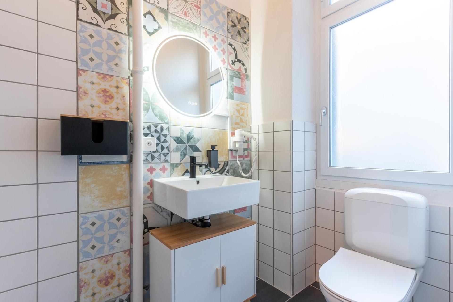 Mue Cubes - Capsule Hotel Bazel Buitenkant foto