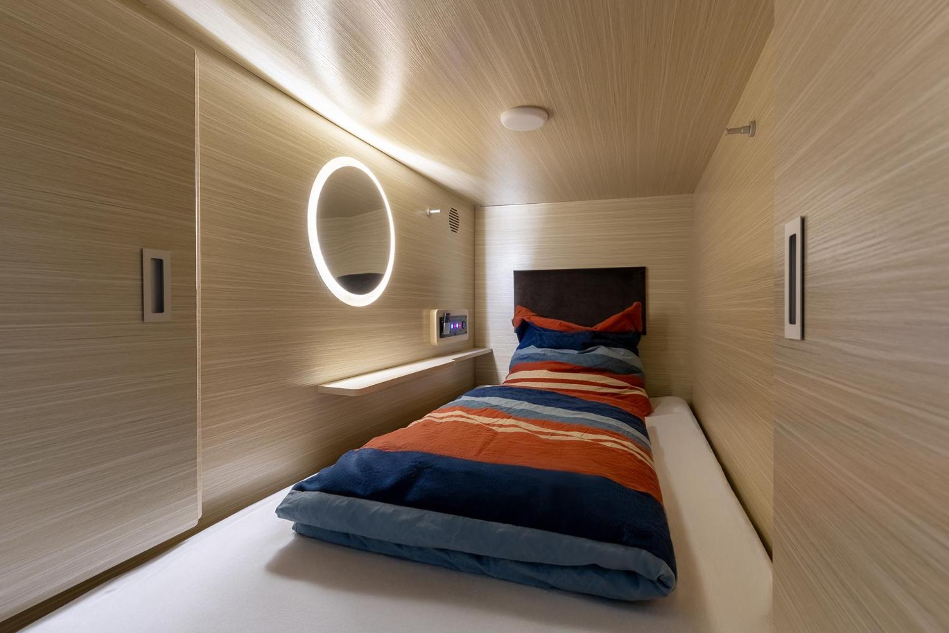 Mue Cubes - Capsule Hotel Bazel Buitenkant foto