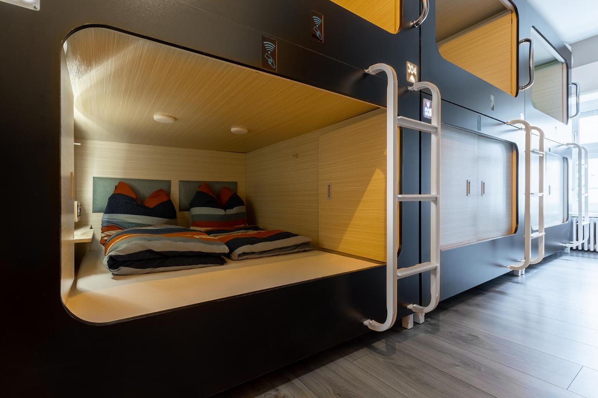Mue Cubes - Capsule Hotel Bazel Buitenkant foto