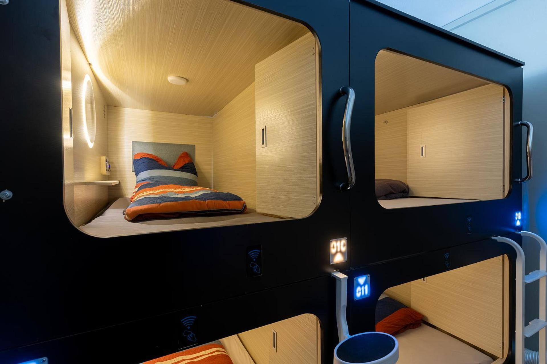 Mue Cubes - Capsule Hotel Bazel Buitenkant foto
