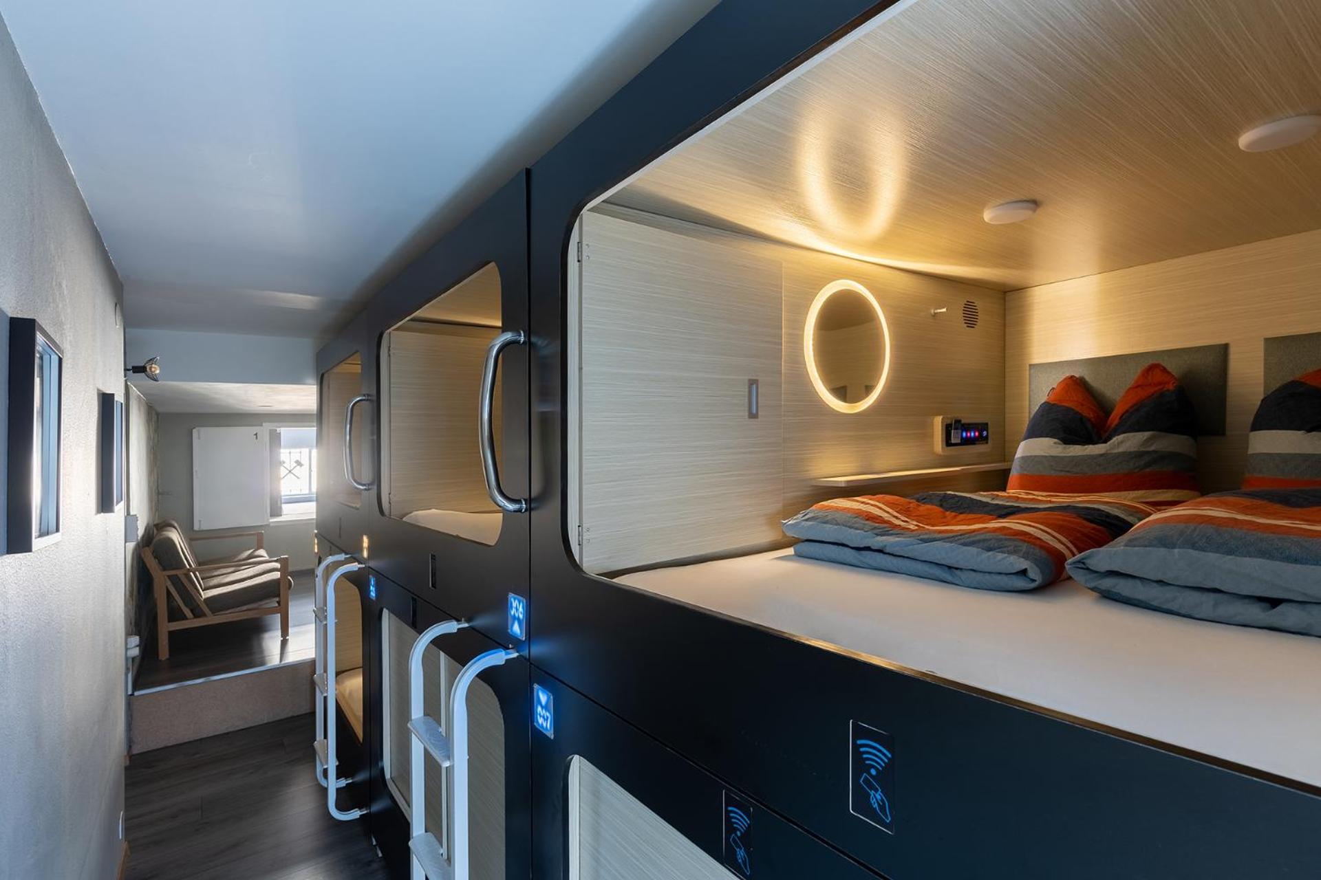 Mue Cubes - Capsule Hotel Bazel Buitenkant foto