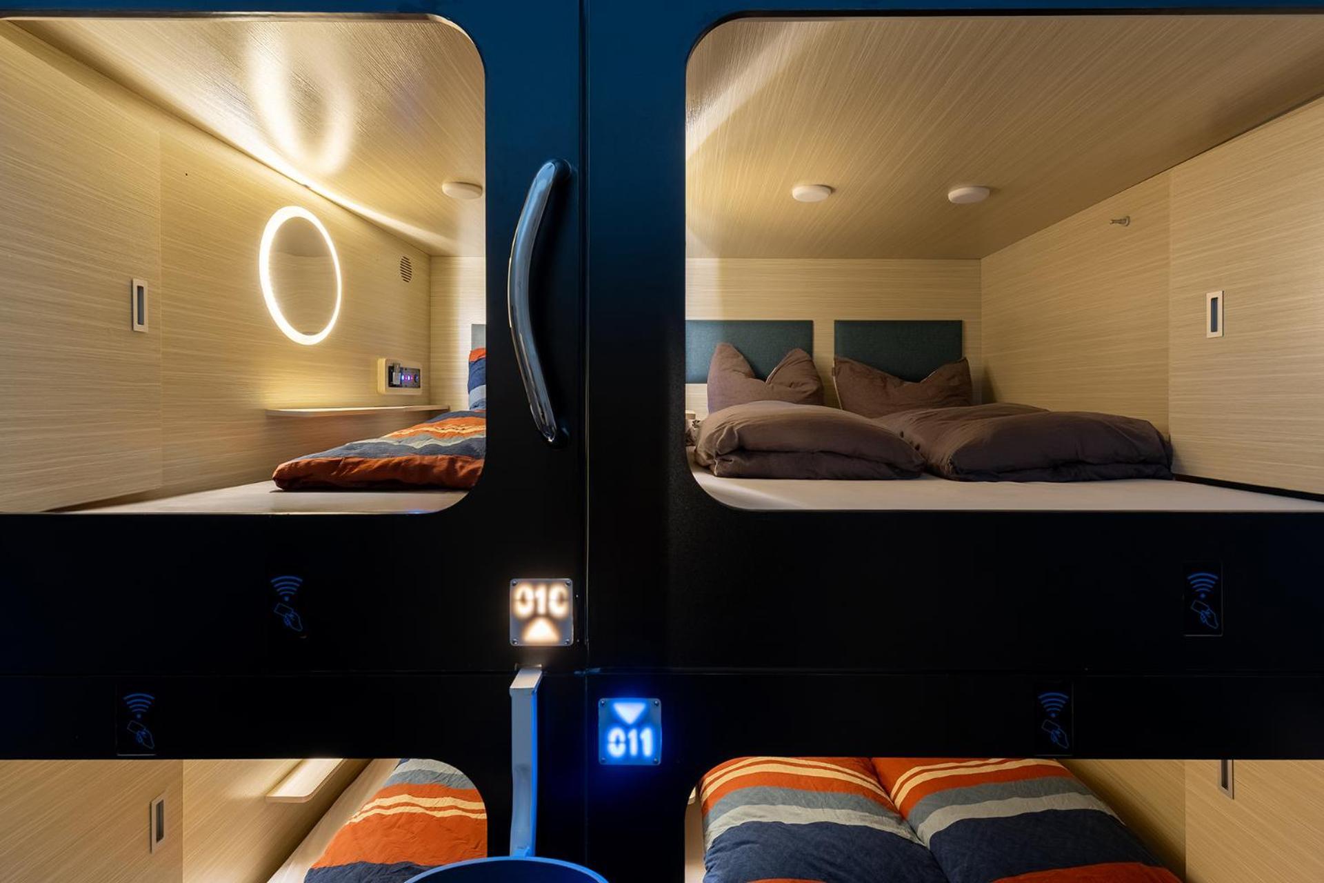 Mue Cubes - Capsule Hotel Bazel Buitenkant foto