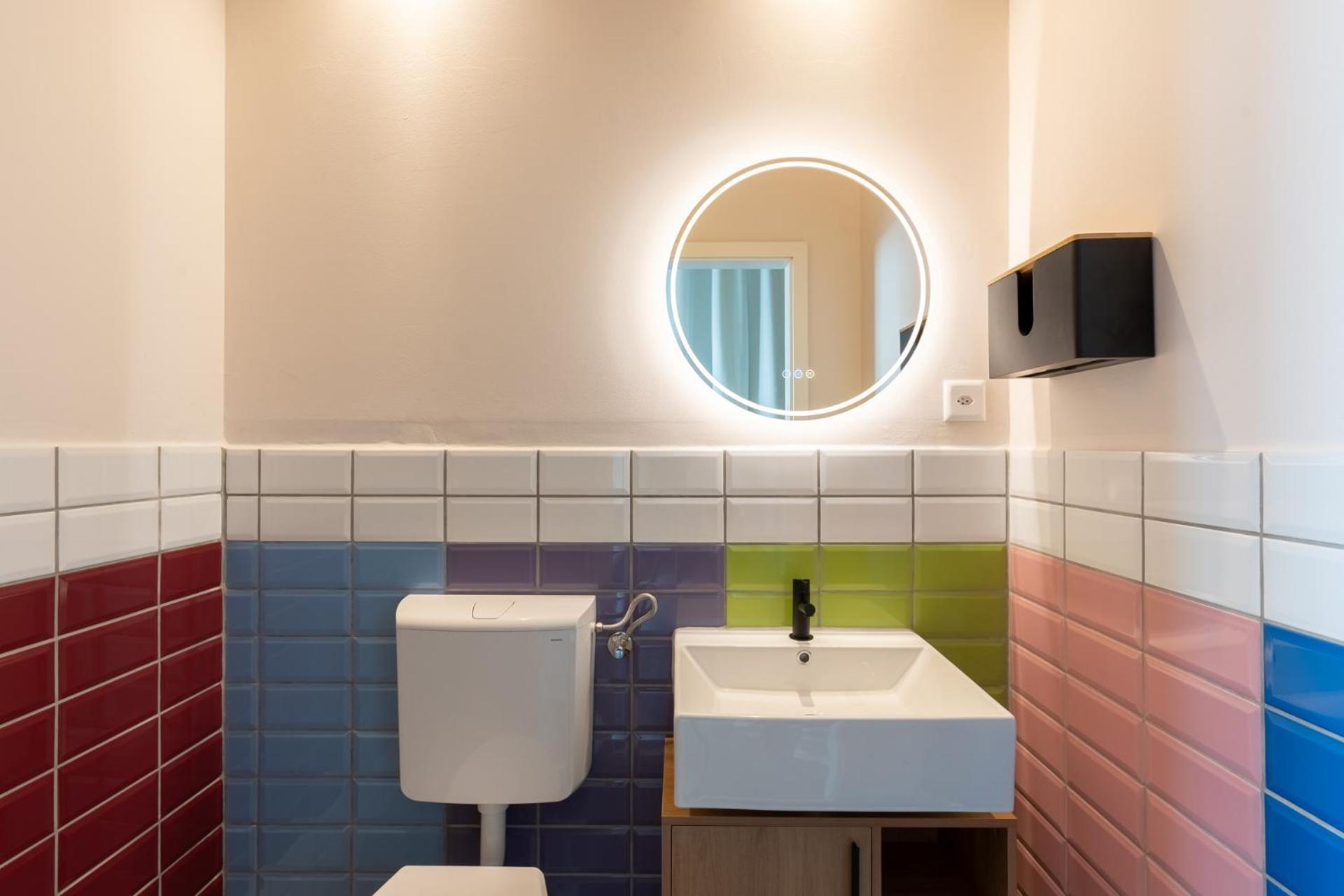 Mue Cubes - Capsule Hotel Bazel Buitenkant foto