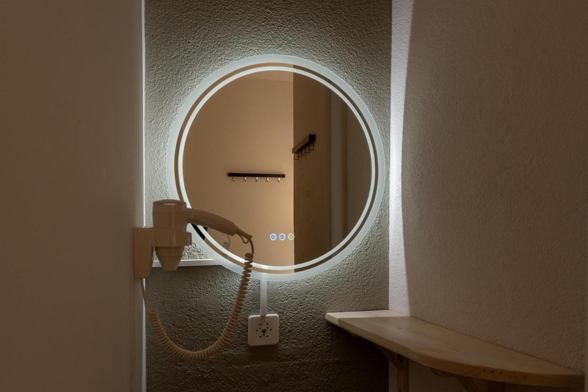 Mue Cubes - Capsule Hotel Bazel Buitenkant foto