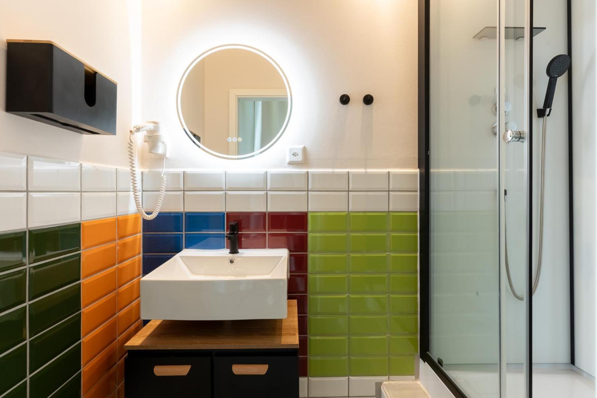 Mue Cubes - Capsule Hotel Bazel Buitenkant foto