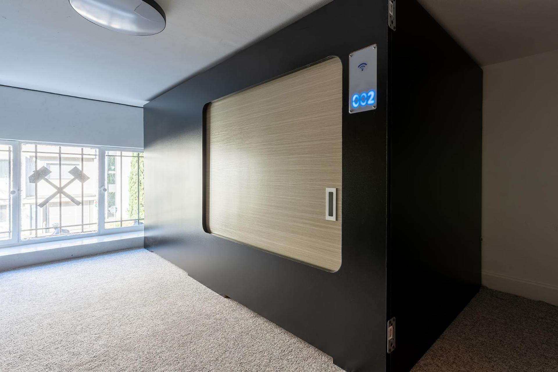 Mue Cubes - Capsule Hotel Bazel Buitenkant foto