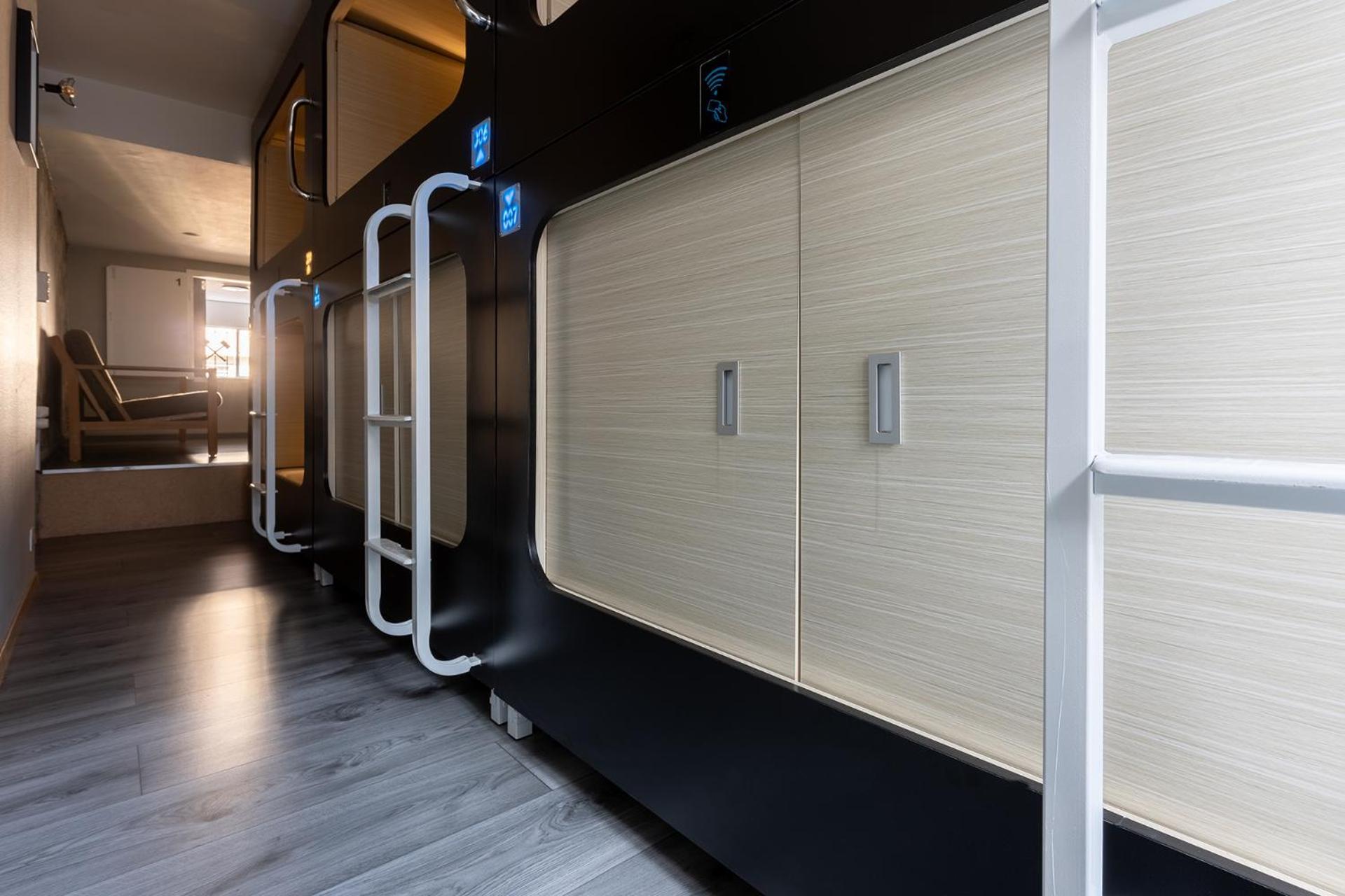 Mue Cubes - Capsule Hotel Bazel Buitenkant foto